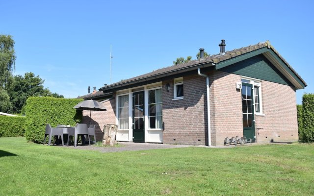 Detached Combined Bungalow with Garden near Veluwe