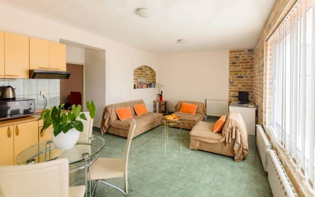 Contessa Apartments