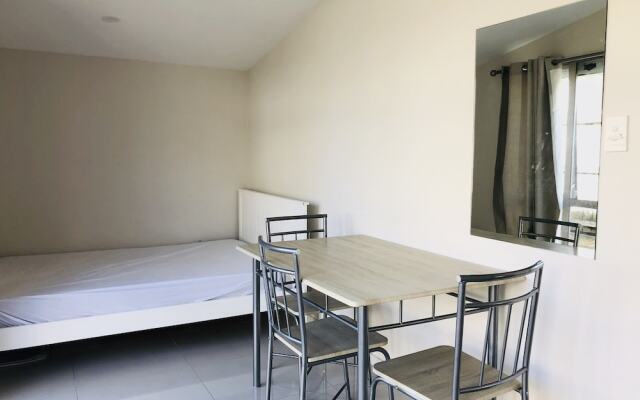 ARent - Serviced Garden Cottage - 14a Dignan St – Guest Rooms – Auckland