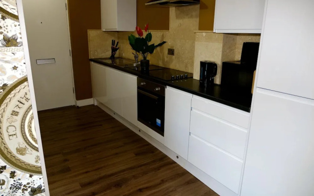 Ultra Deluxe Versace Apartment Near Sheffield