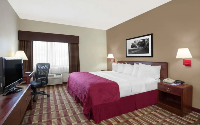 Baymont by Wyndham Boston Heights/Hudson