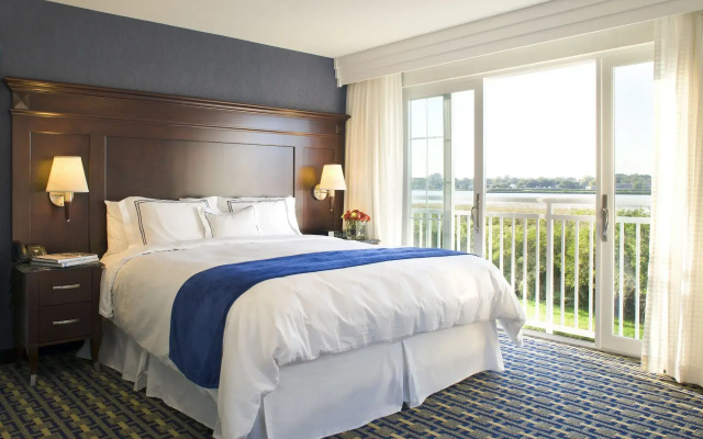 Newport Beach Hotel & Suites