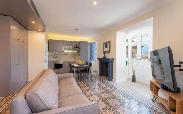Boutique Style 1BR Apartment- Square Sea View
