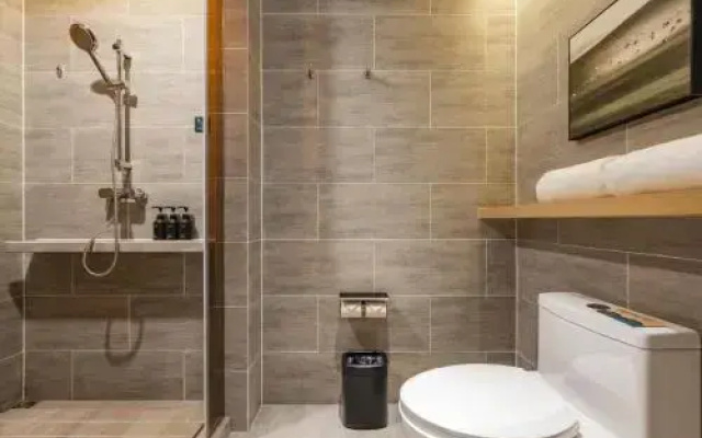 Atour Hotel Aegean in the center of Cixi City