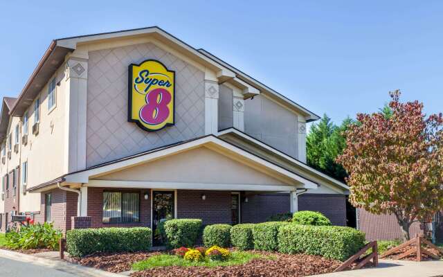 Super 8 by Wyndham Charlotte/Amusement Park Area