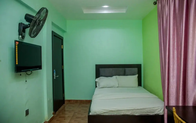 Emmy Hotel And Suites