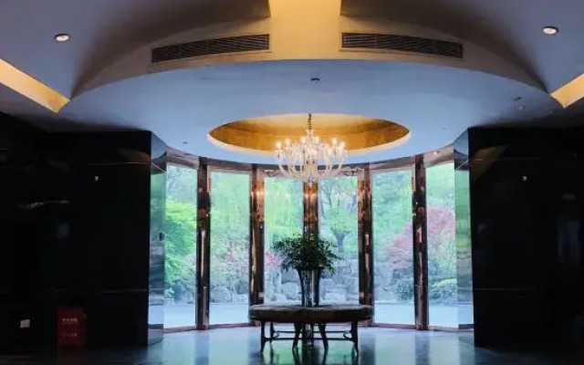 Acme Service Apartment