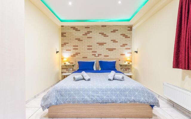 Amazing Apartment Pallini - Near Airport & Metro