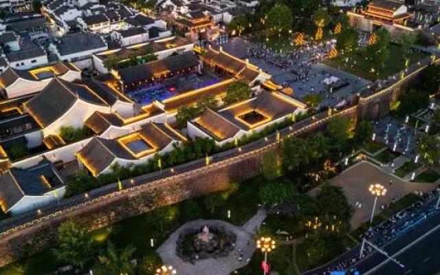 Shexian County Wall-side Hotel (Huizhou Ancient City Branch)