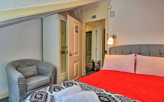 Bairro Alto Palace  Apartment for Large Groups