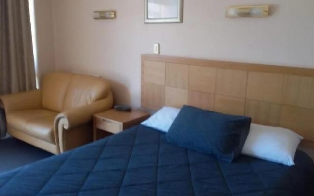 Desert Sand Motor Inn