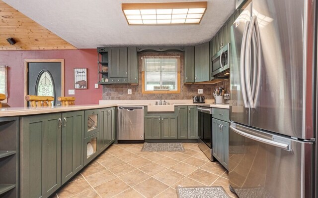 Cabin at Slope's Edge