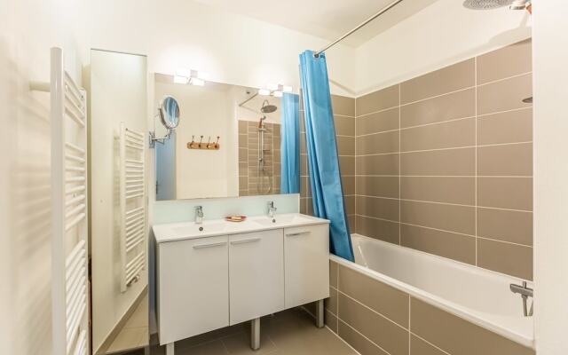 Spacious Apartment for 4 People in Bordeaux!