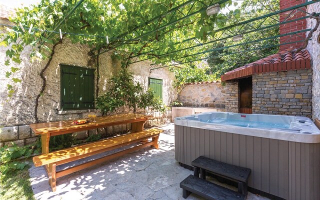 Amazing Home in Tucepi With Wifi and 1 Bedrooms