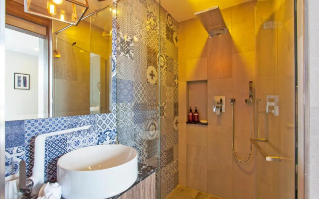 Palmyrah Surin Apartments by Beringela