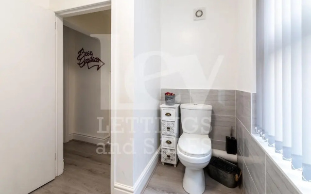 Lush Apartment 5 Bedroom House - WBR