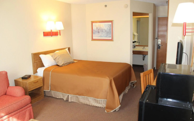 Travelodge by Wyndham Perry National Fairgrounds Area I-75