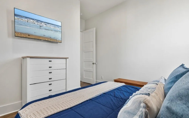 Tidewater 4 Bedroom Home by RedAwning