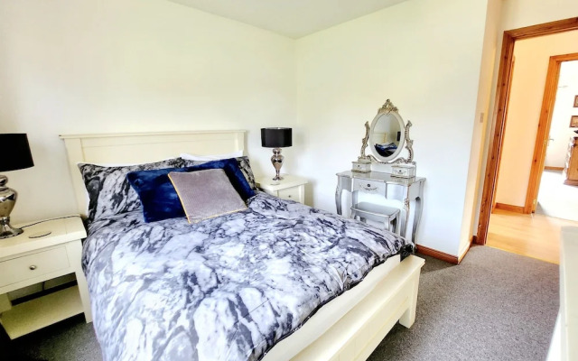 Boutique 4-Bed Home in Inverness