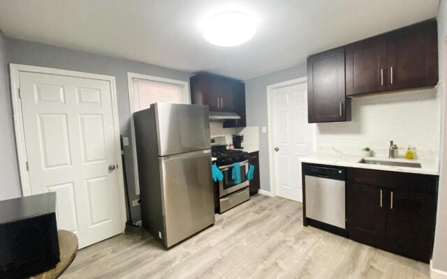 EMALUX Condo Near Downtown,Bus,Train,Hospitals,United-Center,Fulton Market