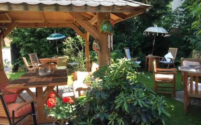 Tektona "Bed & Breakfast"