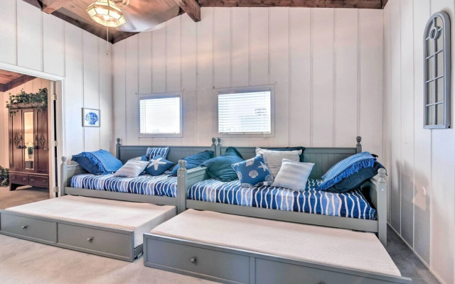 Waterfront Deck: Charming Galveston Home!