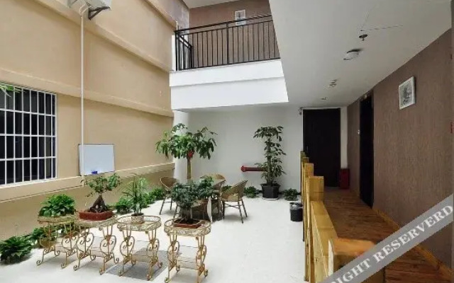 Senyi Hotel (Kunming Golden Horse and Jade Rooster)