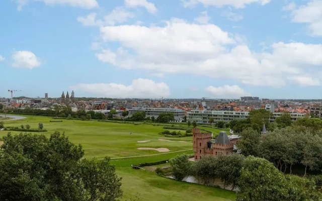 Stunning Apartment With Golf Course Views
