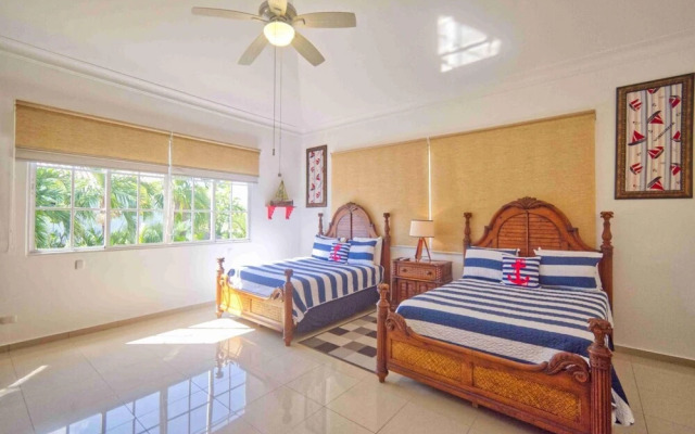 Large Golf View Villa With Pool Jacuzzi and Staff
