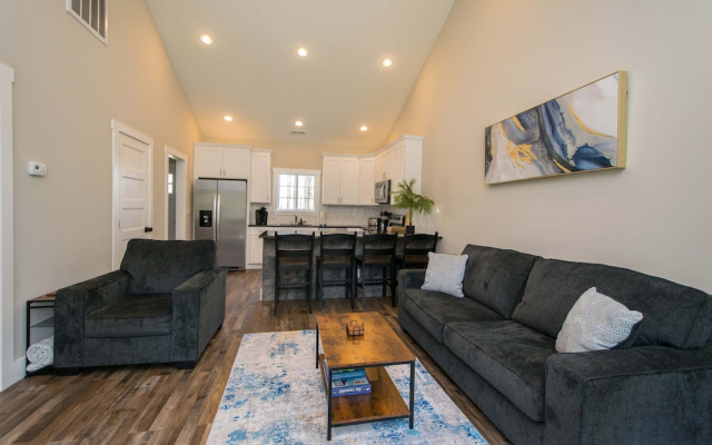 Hendersonville Duplex Sleeps 8 Free Tix