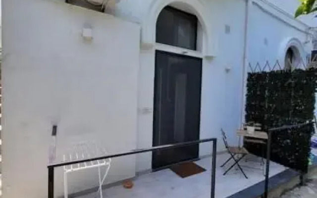 L & F Apartment's