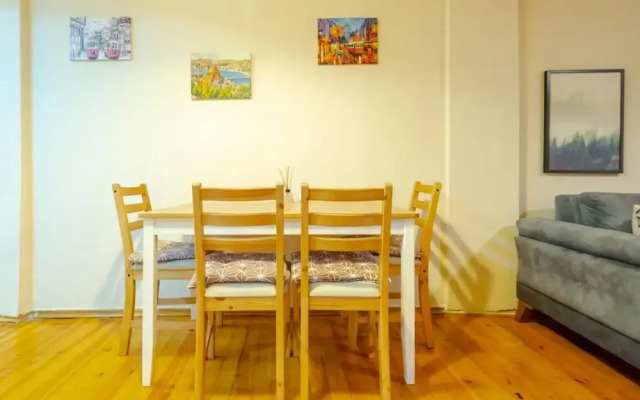 Central Flat With Balcony 700 m to Taksim Square