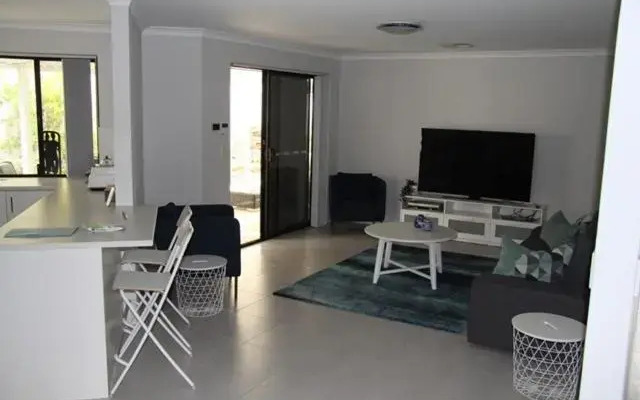 Warnbro Beach Family Accommodation