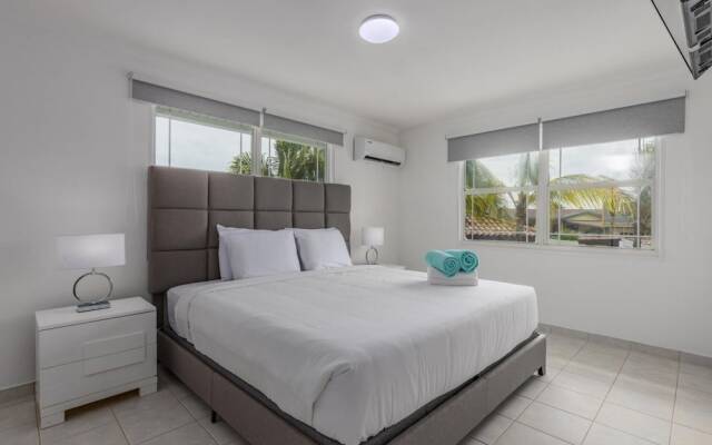 4BR 4BA Villa w Private Pool Eagle Palm Beach