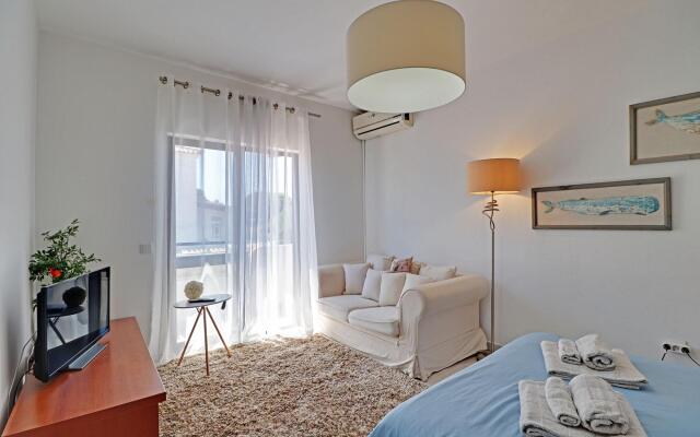 Faro Airport Flat 1 by Homing