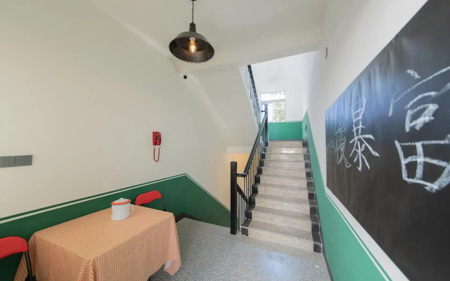 Locals Apartment House 42