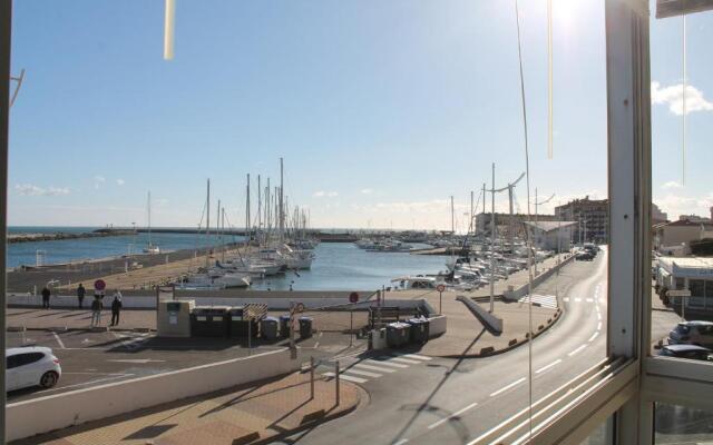 Studio confortable avec vue mer et port