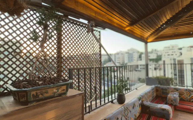 Charming Amman Apartment With Central AC and Parking
