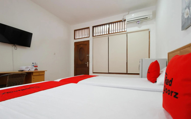 RedDoorz Plus near Plaza Indonesia