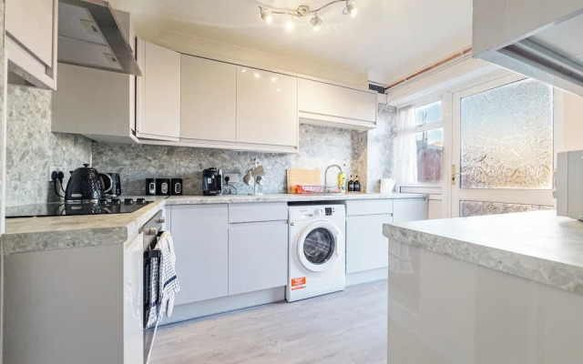 Braybrooke Bliss - 3 Bedroom House in Basildon