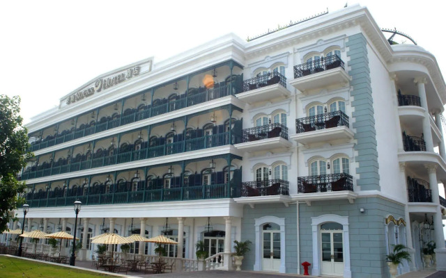 Rocks Hotel