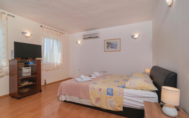 Awesome Home in Kastel Stari With Wifi and 3 Bedrooms