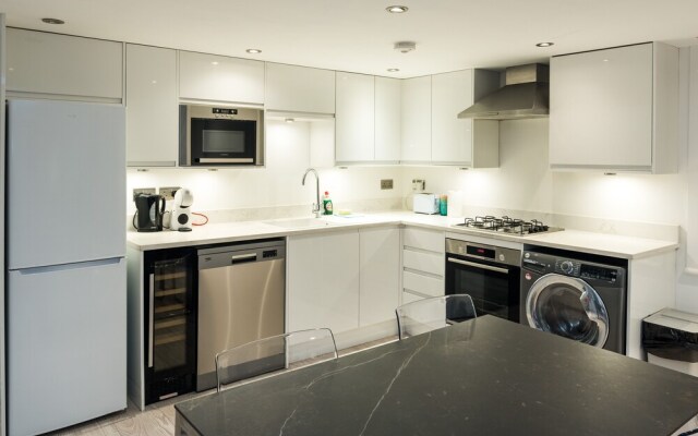 3 Beds, Opposite Museums, Harrods, Hyde Park