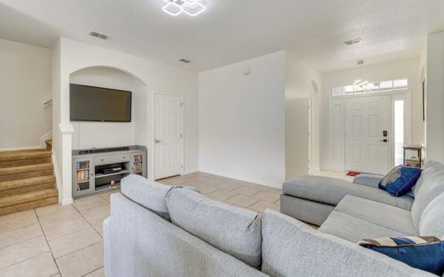 Pool, Hot Tub & Theatre Access: Kissimmee Gem