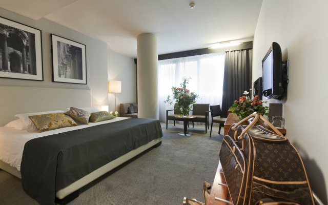 Atrium Hotel