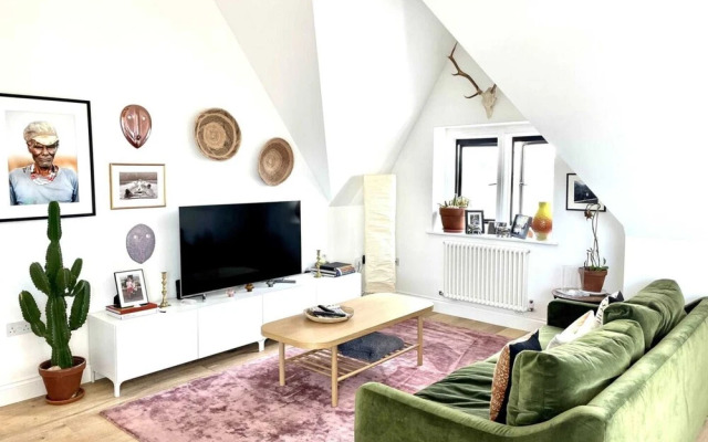 Unique 2 Bedroom Penthouse Apartment in Kensal Rise