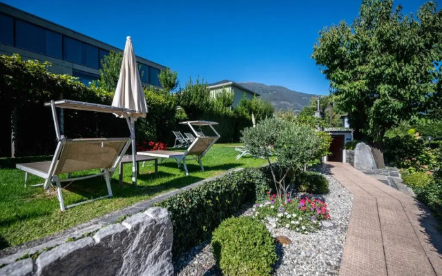 Ascona Lodge, Pool & Garden Retreat