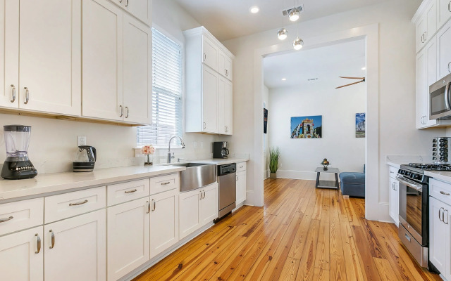 Residences Du Carondelet by Hosteeva