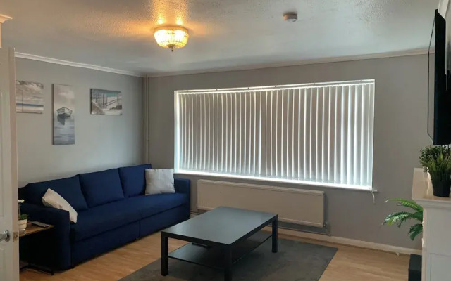 3 Bedroom Cozy House in Reading
