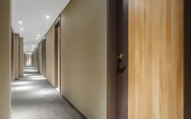 Homeinn · neo (Shanghai Yan'an West Road Subway Station)